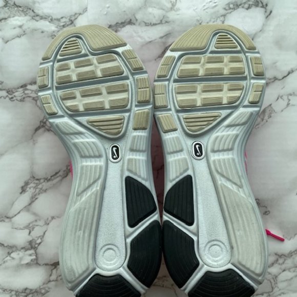 Nike Sneakers Size 8 Hot Pink - Picture 4 of 7